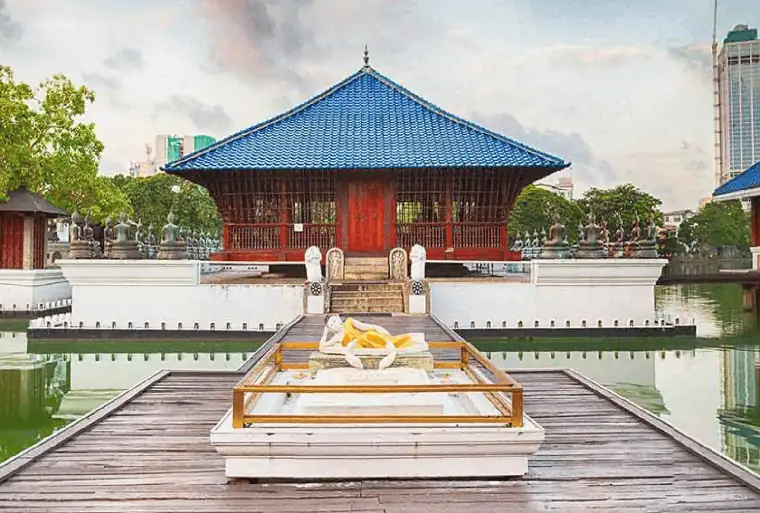 Gangaramaya Temple in Colombo