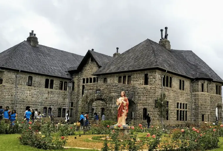 Adisham Bungalow in Haputale