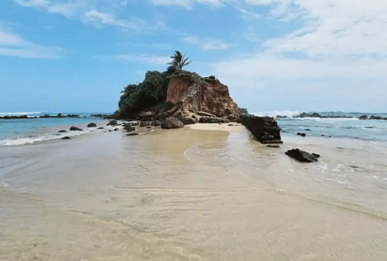 Parrot Rock in Mirissa
